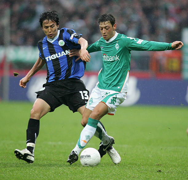 他不仅通过 他不仅通过